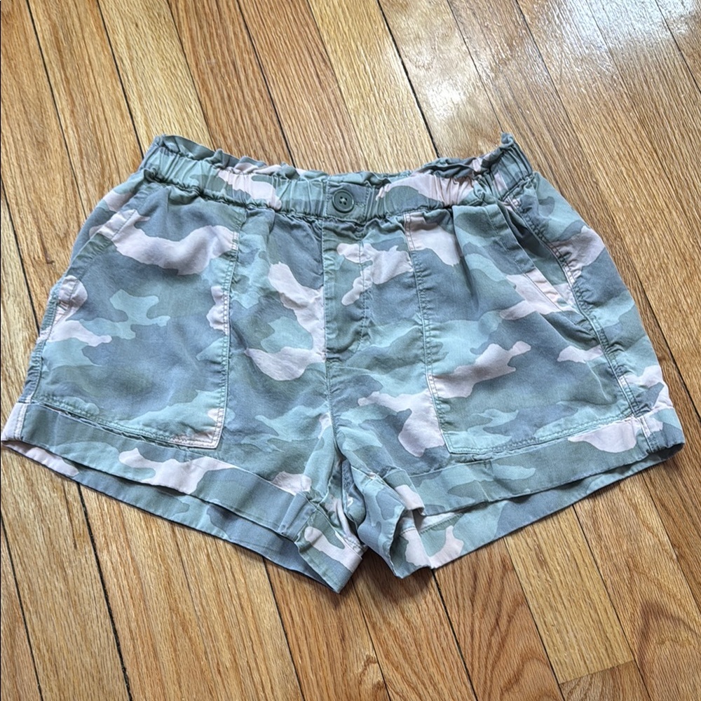 Aerie Shorts Women's Green and Pink Camo Shorts Size S